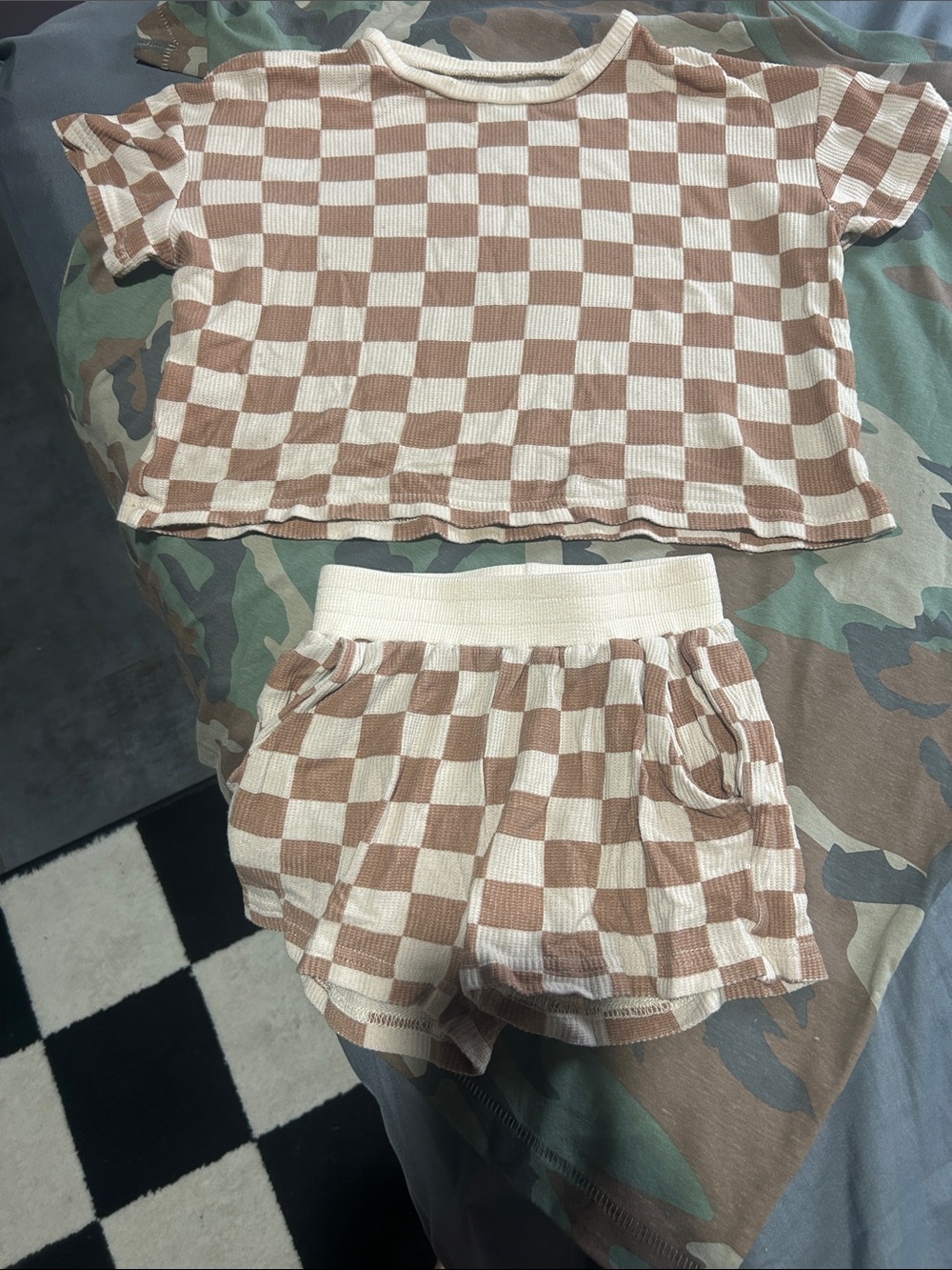Toddler Unisex Checkerboard Short Set in Cream & Brown